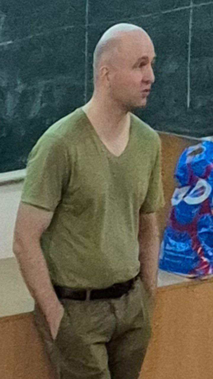 Эгов с карманами в руках